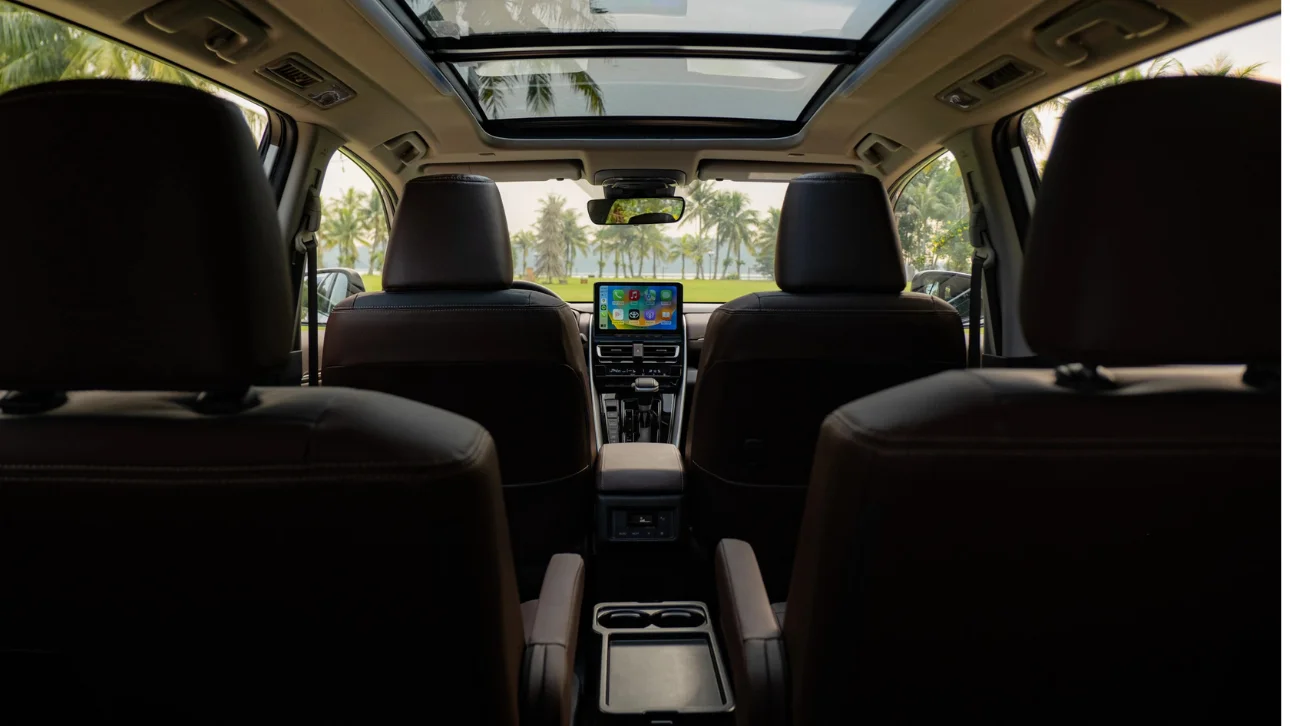 Toyota Innova Cross cốp sau