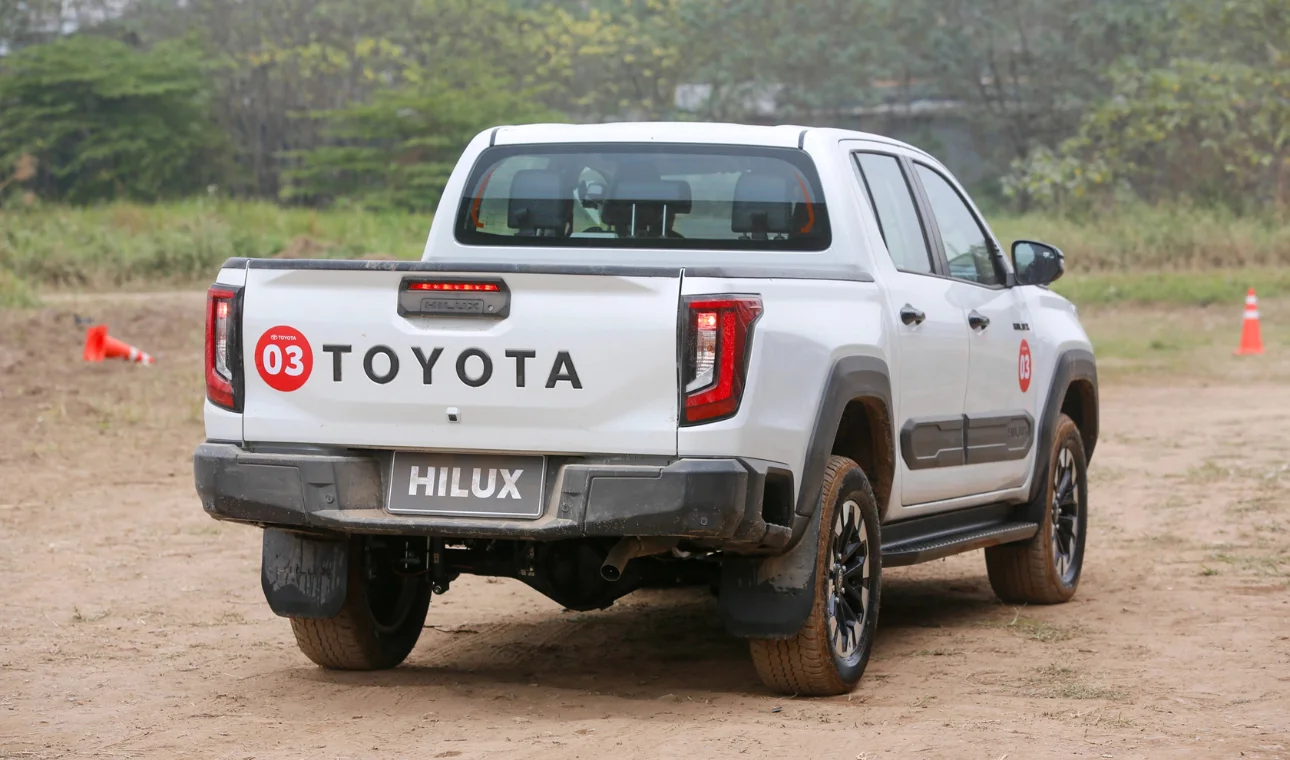 Toyota Hilux 8