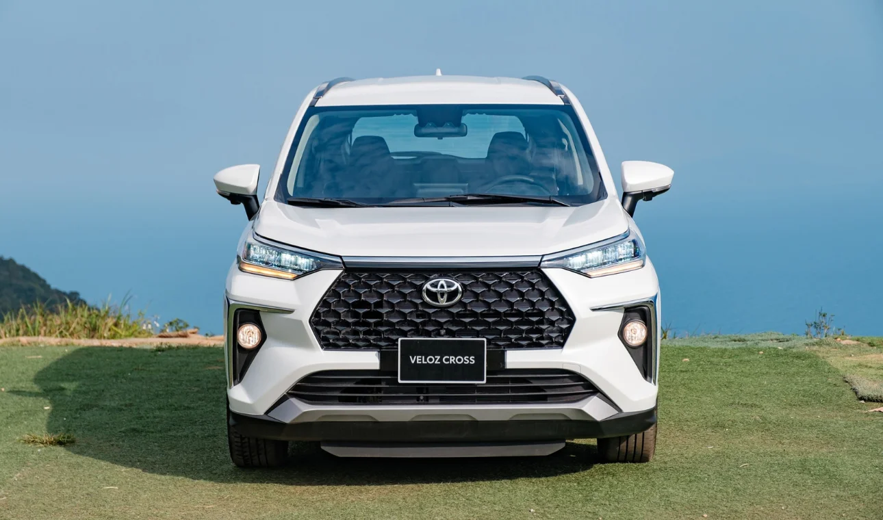 Toyota Veloz Cross 8